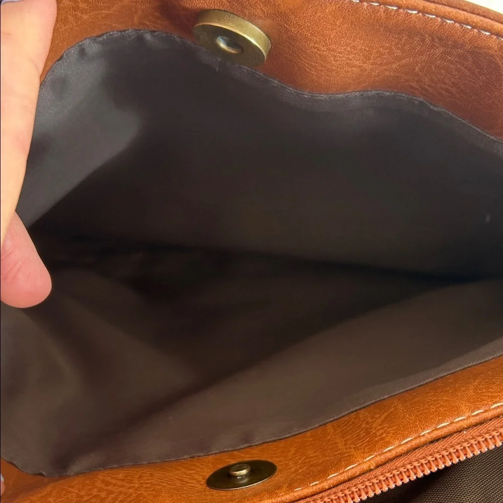 Børn Brown Adjustable Crossbody Bag with Front Pocket - Picture 10 of 16